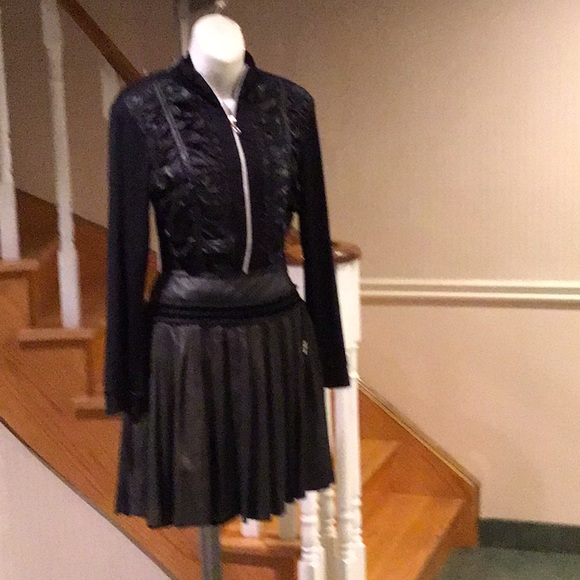 💕💕Host Pick💕💕⬇️Greyish/black pleated skirts slightly asymmetric - Picture 4 of 5